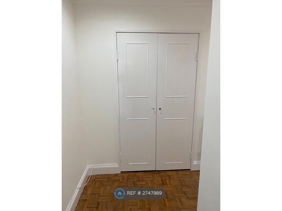 Property photo 3 of 21 Entrance