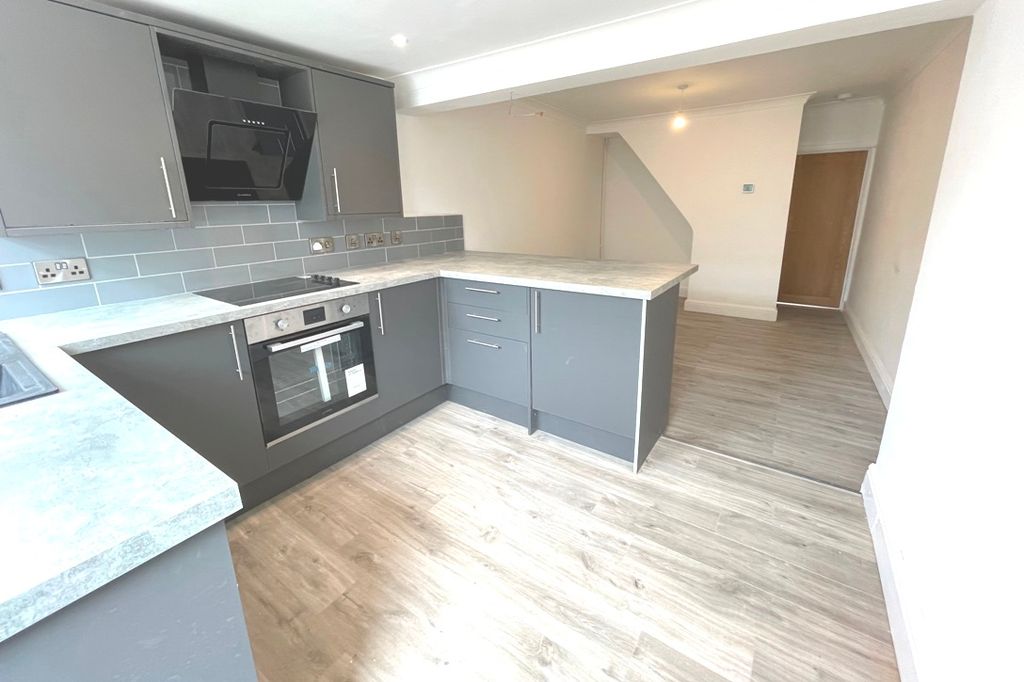 Property photo 1 of 14 2 Bedroom House For Rent
