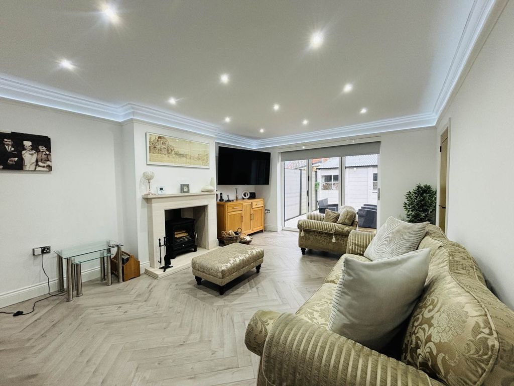 Property photo 2 of 26