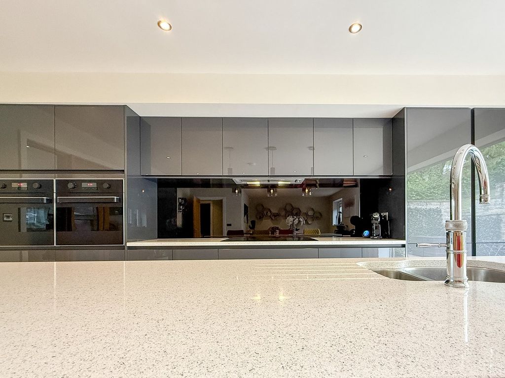 Property photo 2 of 40