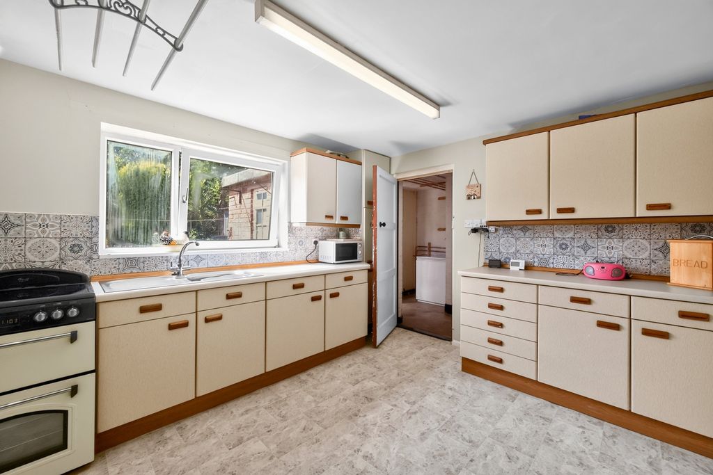 Property photo 3 of 16 Kitchen
