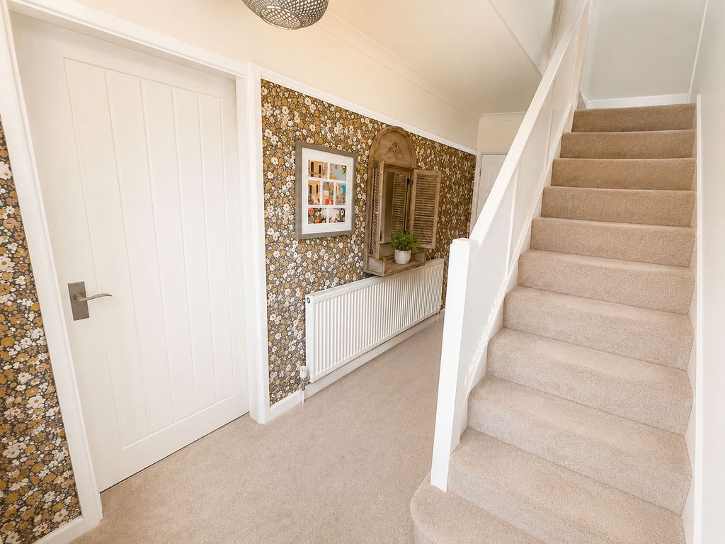 Property photo 2 of 19 Hallway