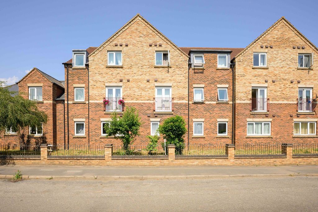 Property photo 1 of 17