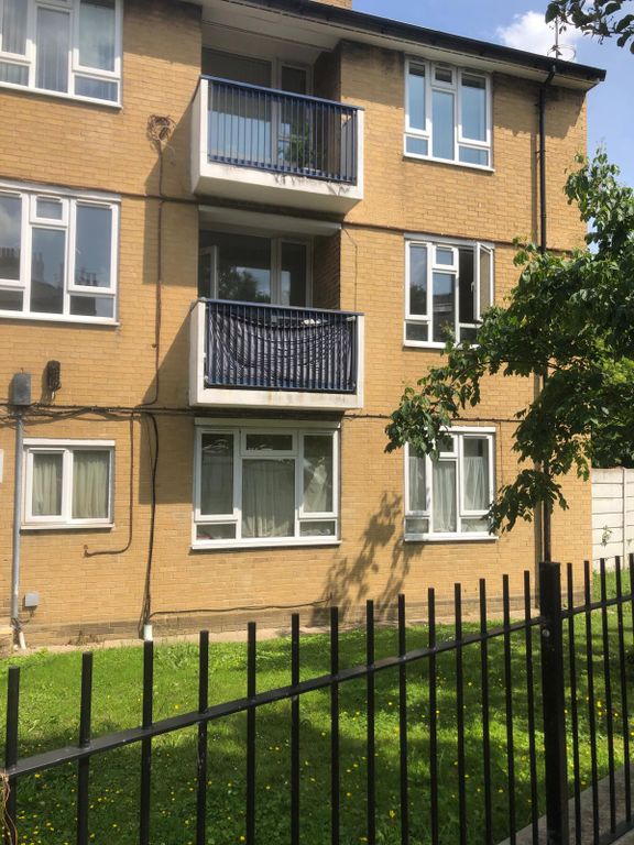 Property photo 1 of 9 Ms Estates Are Pleased To Present This Two Bedroom Flat Available To Rent In Stoke Newington.