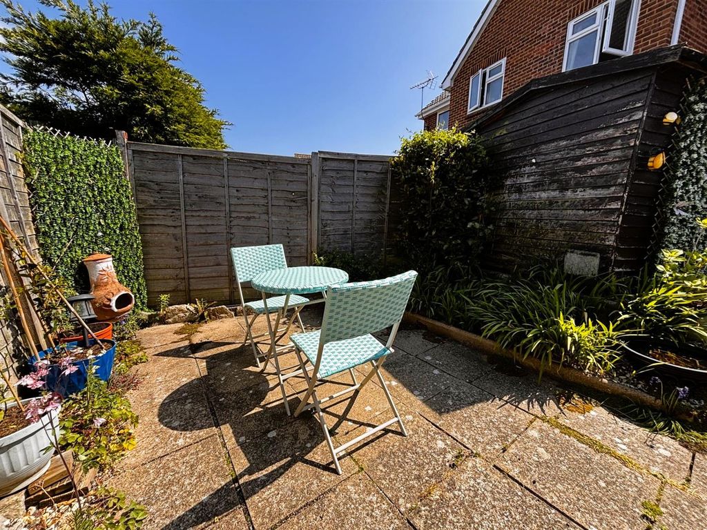 Property photo 3 of 25 4329 Garden Seating.Jpg