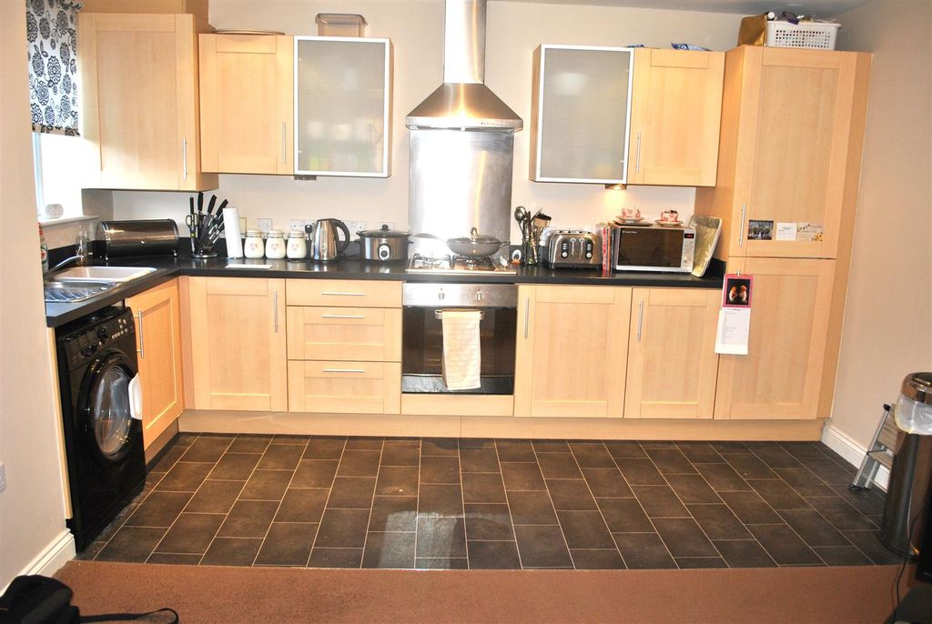 Property photo 2 of 8 Kitchen