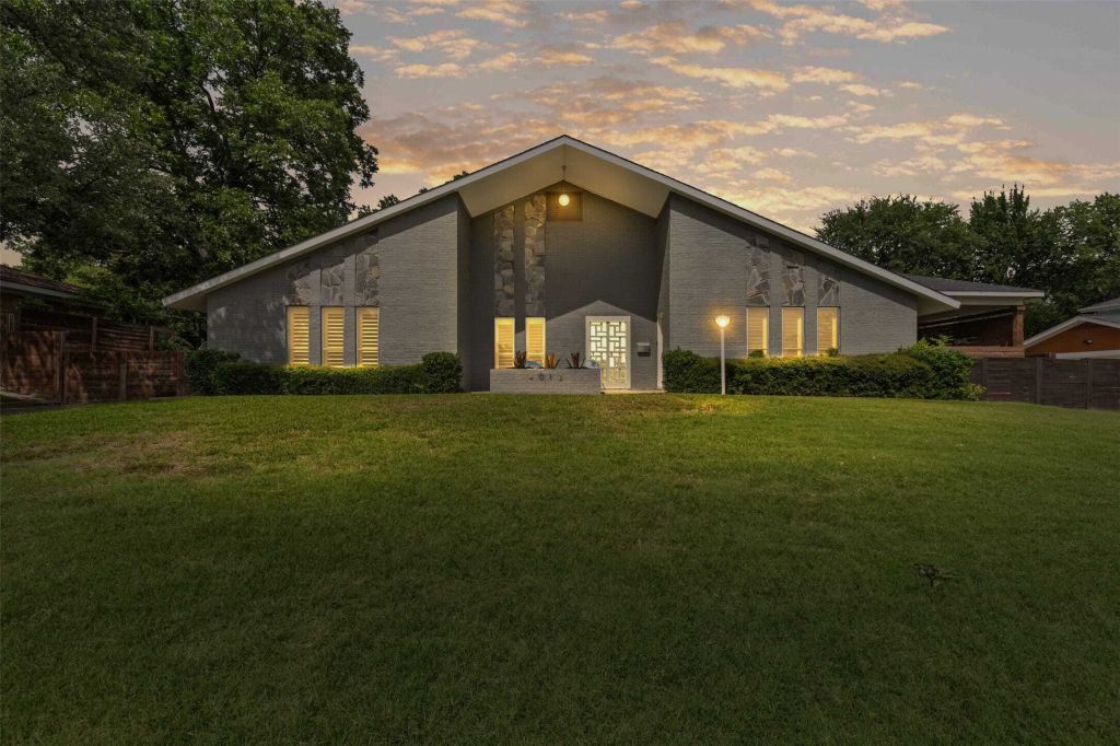 Property photo 1 of 28