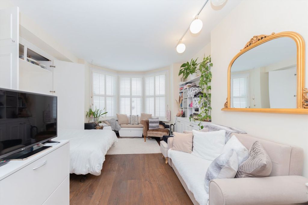 Property photo 1 of 2