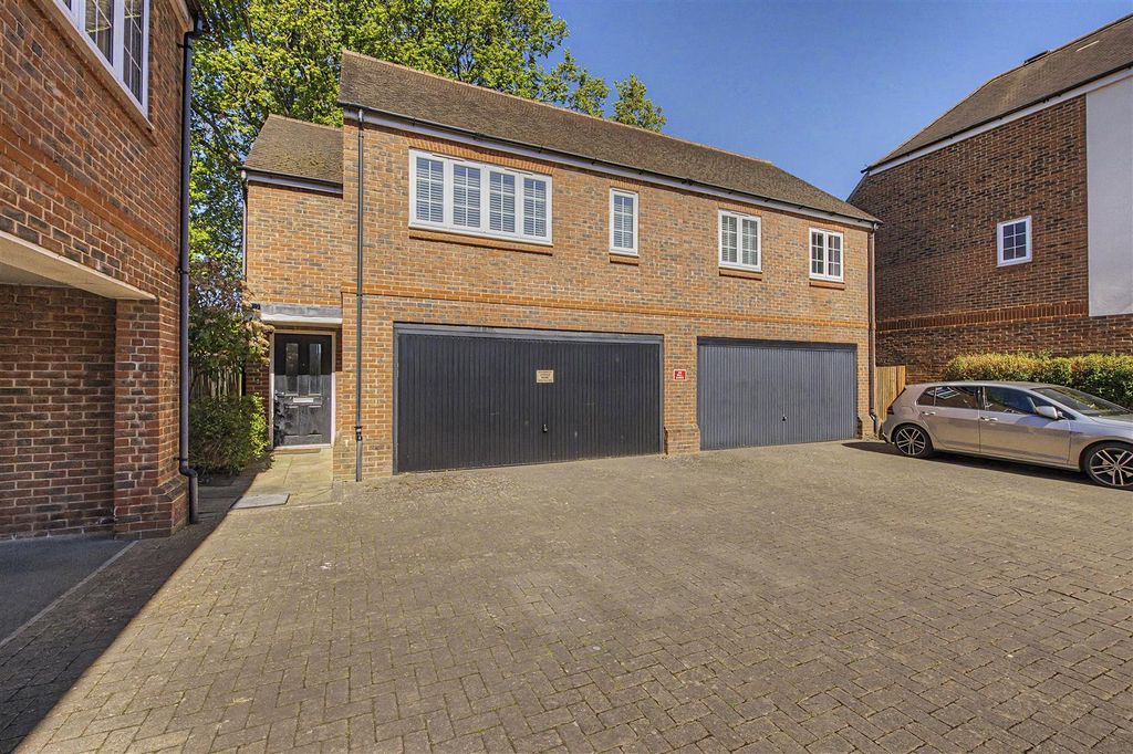 Property photo 1 of 12 Mortimer-Crescent-11.Jpg