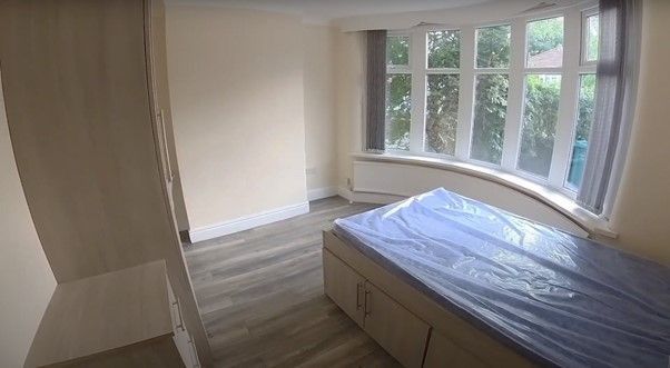 Property photo 2 of 11 A Bright And Well-Maintained Double Bedroom Featur...