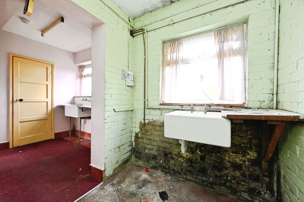 Property photo 2 of 17 Photo