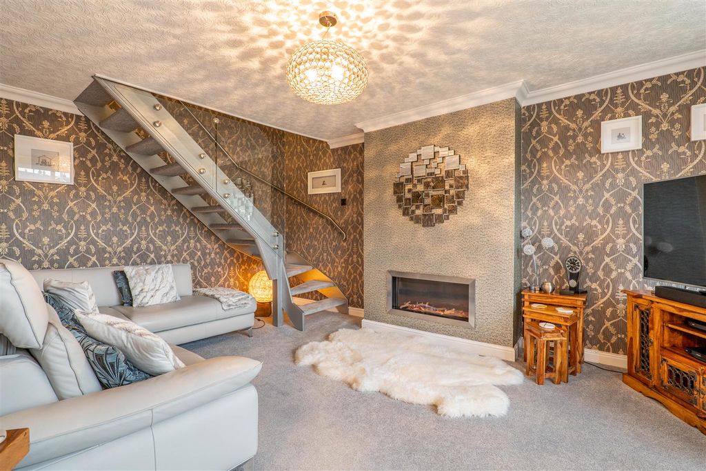 Property photo 2 of 26 Lounge