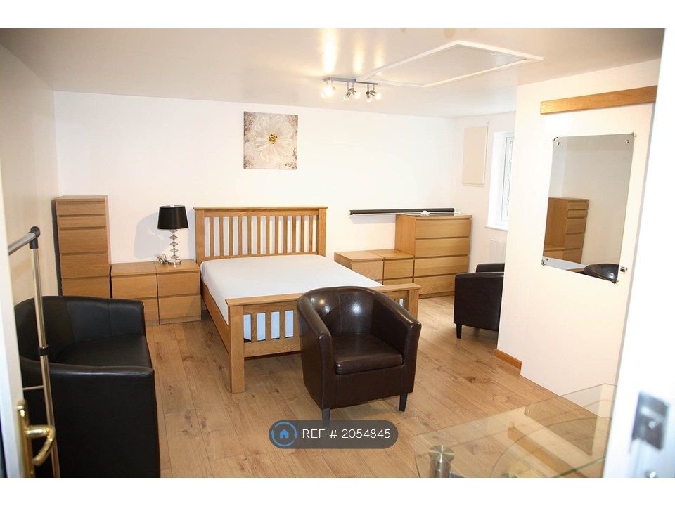 Property photo 1 of 10 Bedroom