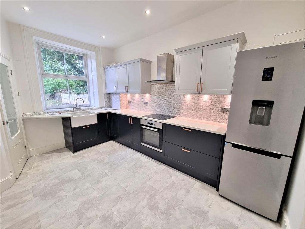 Property photo 2 of 8 Dining Kitchen