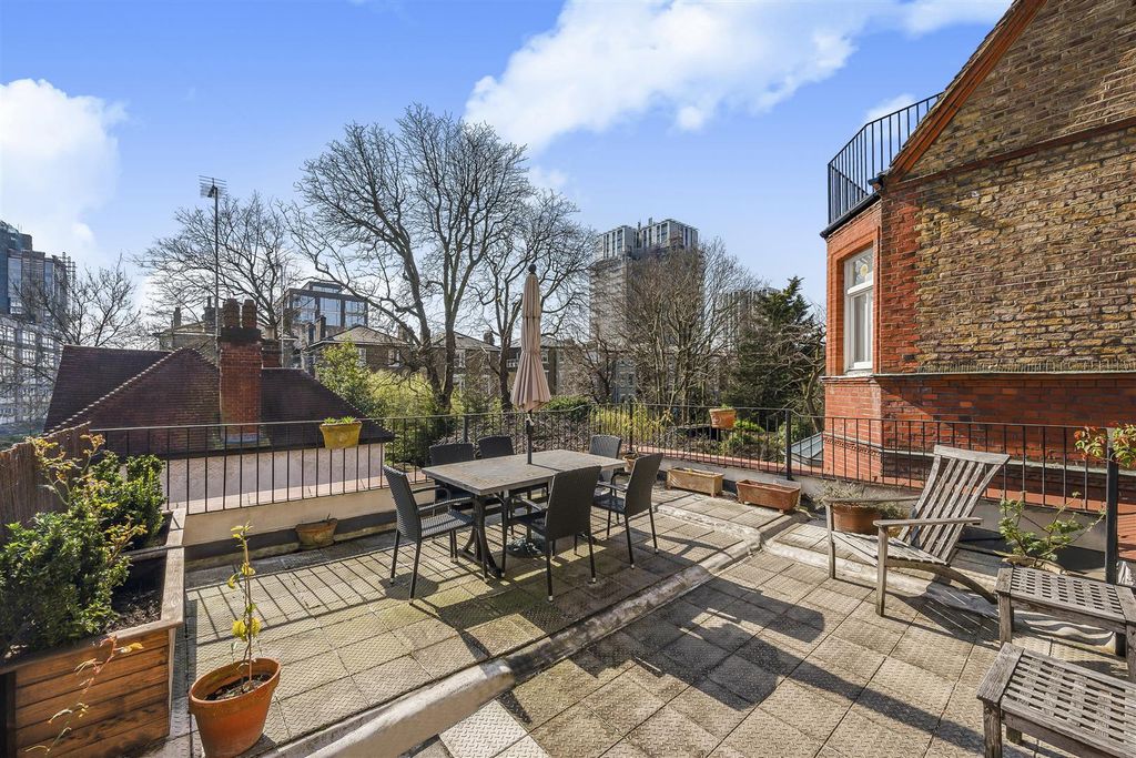 Property photo 3 of 10