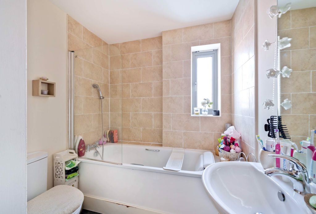 Property photo 3 of 9 952724 (8).Jpg