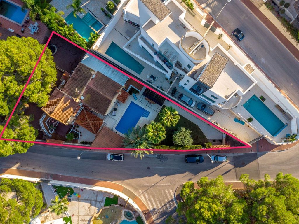 Property photo 3 of 44