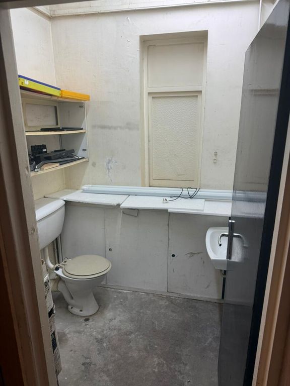 Property photo 3 of 10 WC
