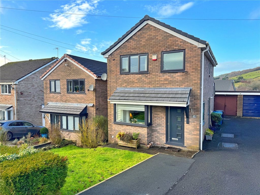 Property photo 2 of 20 Detached Home