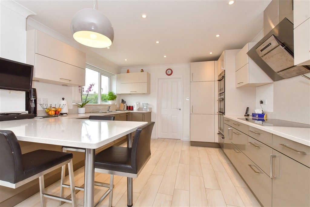 Property photo 2 of 19 Kitchen/ Breakfast Room