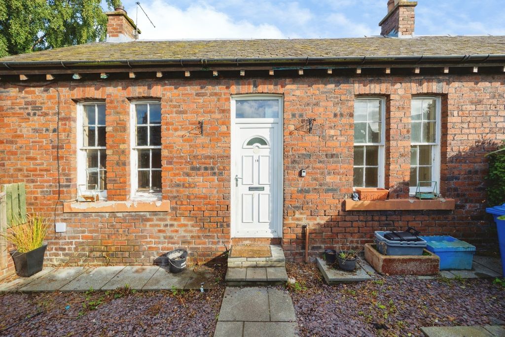 Property photo 1 of 11 Front View