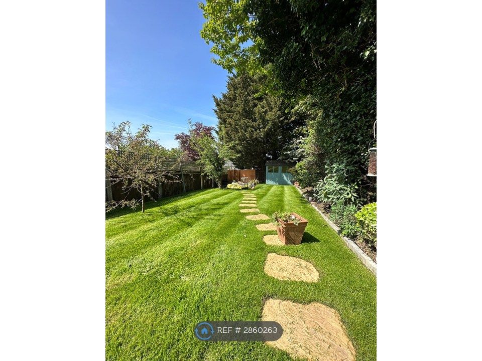 Property photo 1 of 9 Beautiful Garden For Your Privacy