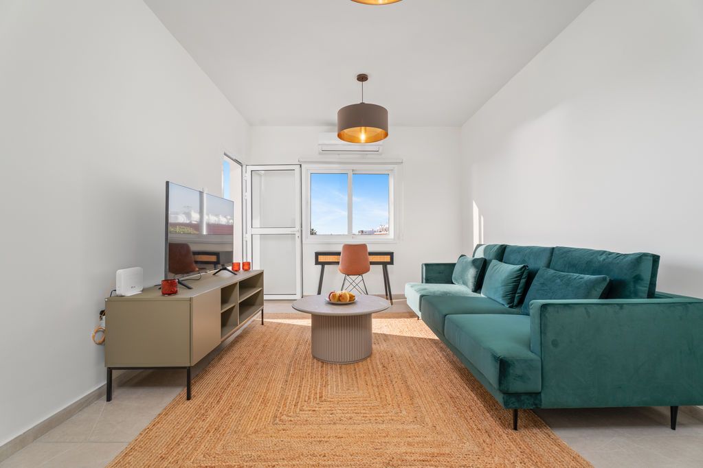 Property photo 1 of 13 Lounge