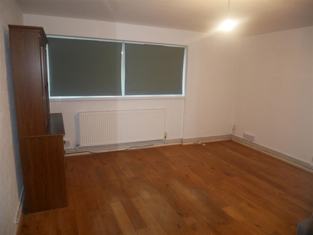 Property photo 3 of 8 P1040452.Jpg