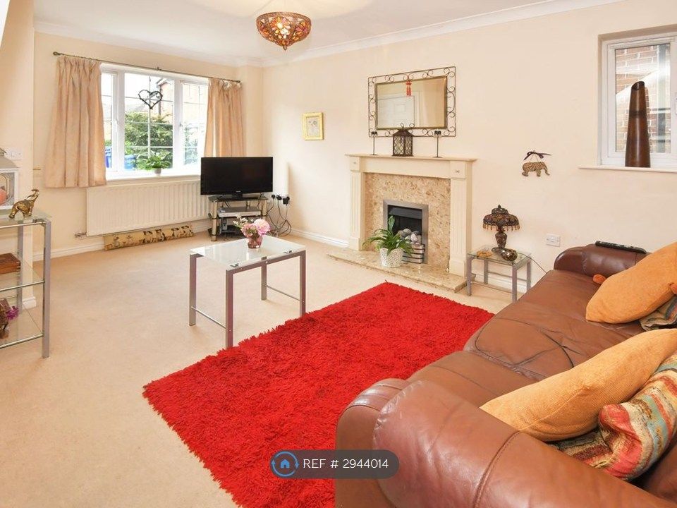 Property photo 2 of 10 Lounge