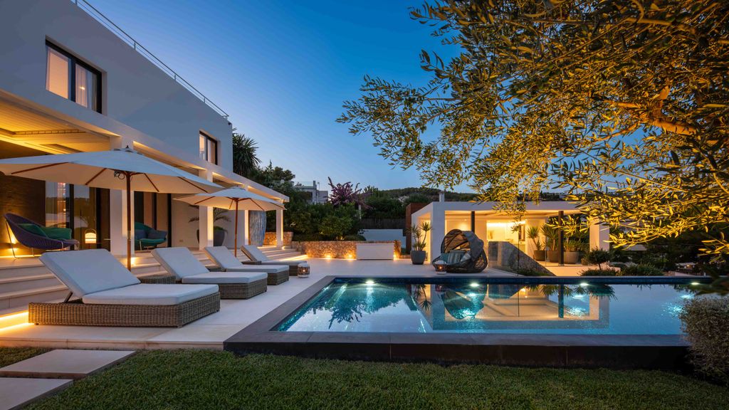 Property photo 2 of 25 002.Jpg