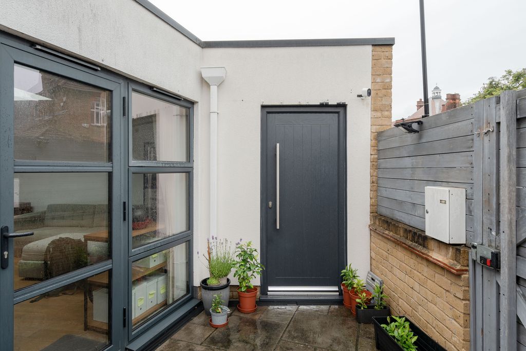 Property photo 3 of 13 351854 - Selborne Road, London N22 - High Res-04877.Jpg