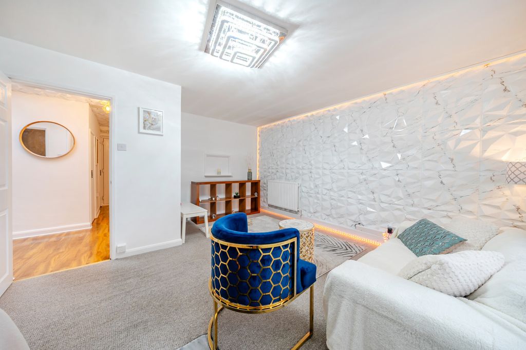 Property photo 1 of 16 Reception