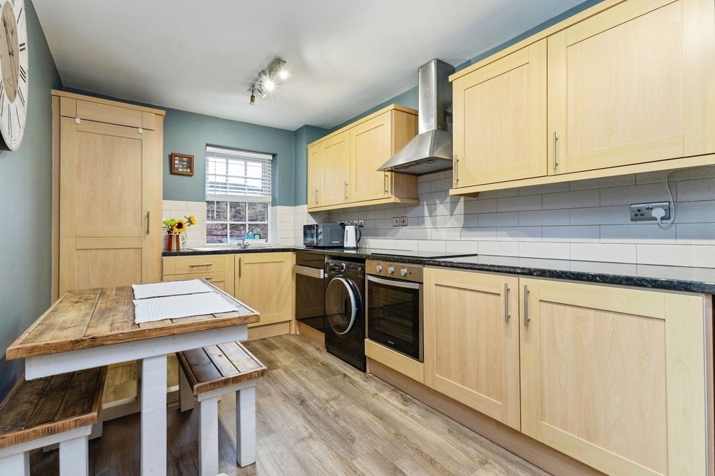 Property photo 2 of 17 Photo
