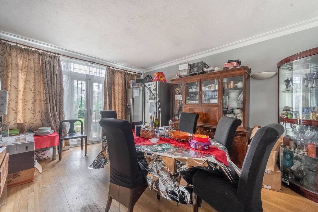 Property photo 3 of 6