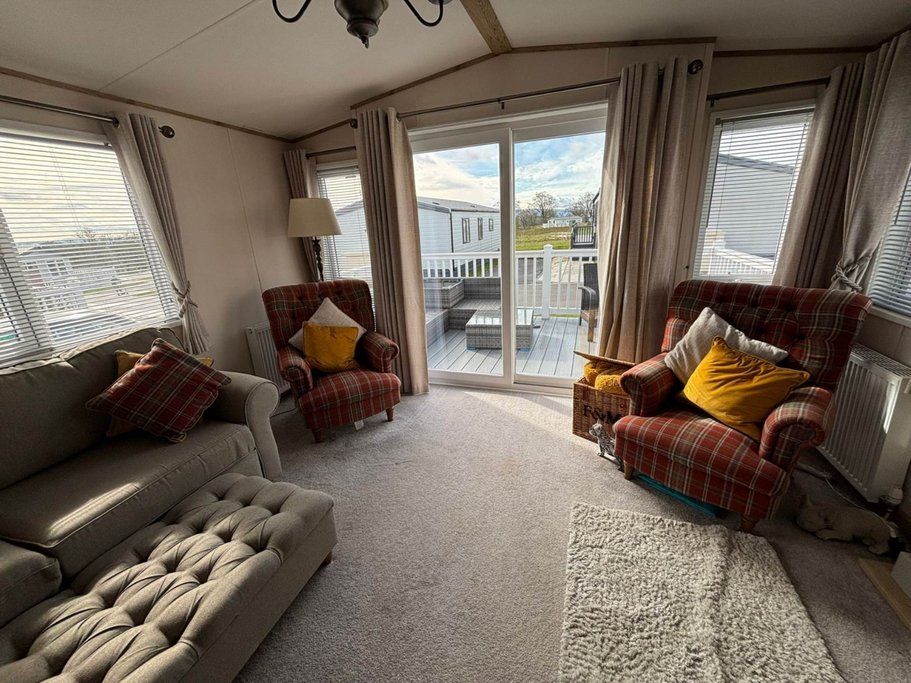 Property photo 2 of 25