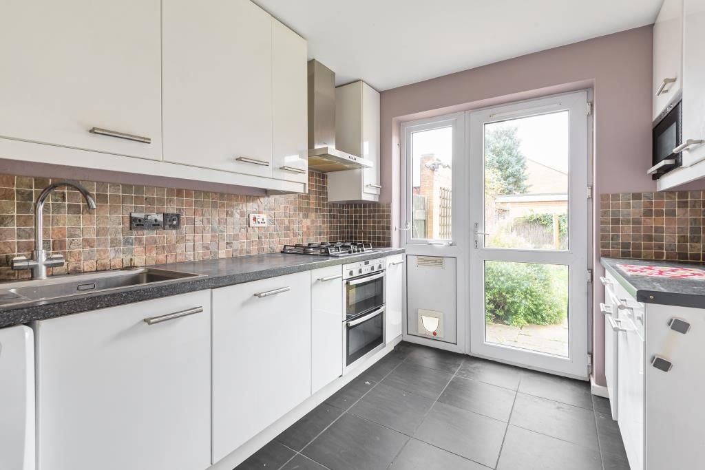 Property photo 3 of 10 Kitchen