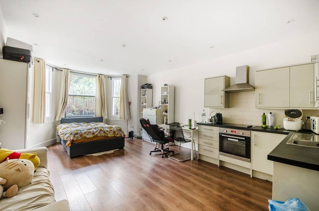 Property photo 1 of 2