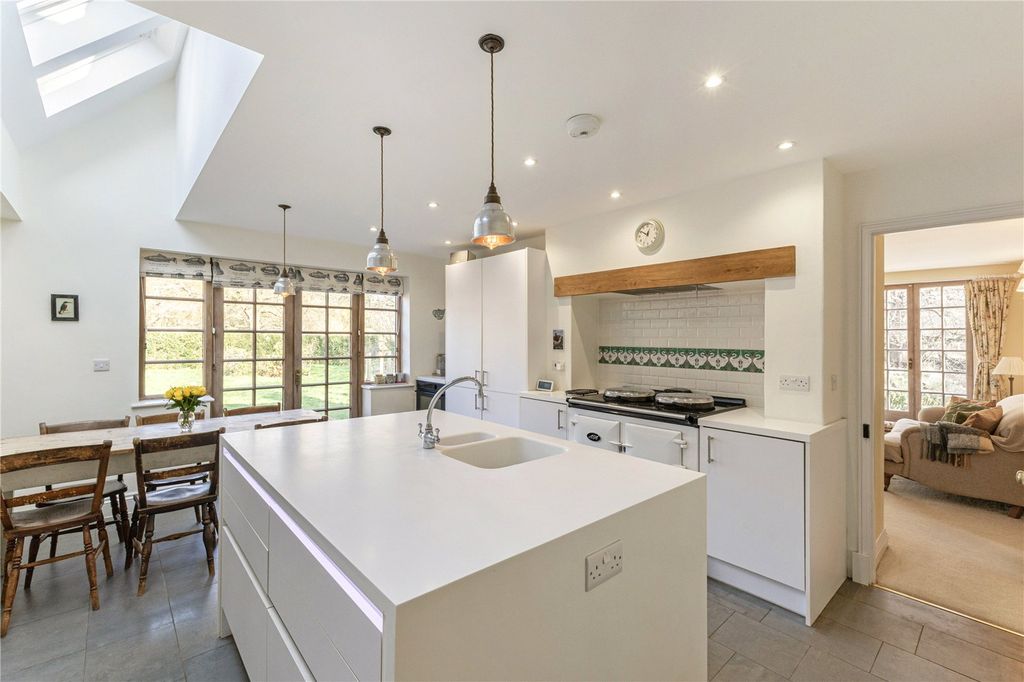 Property photo 3 of 27 Kitchen