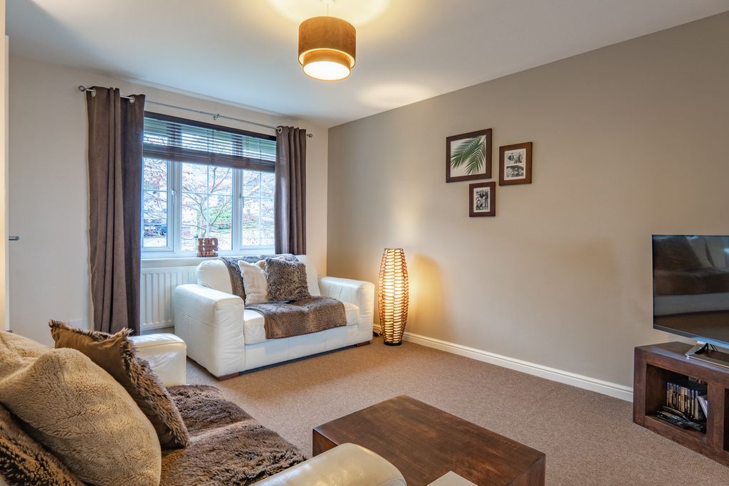 Property photo 2 of 40