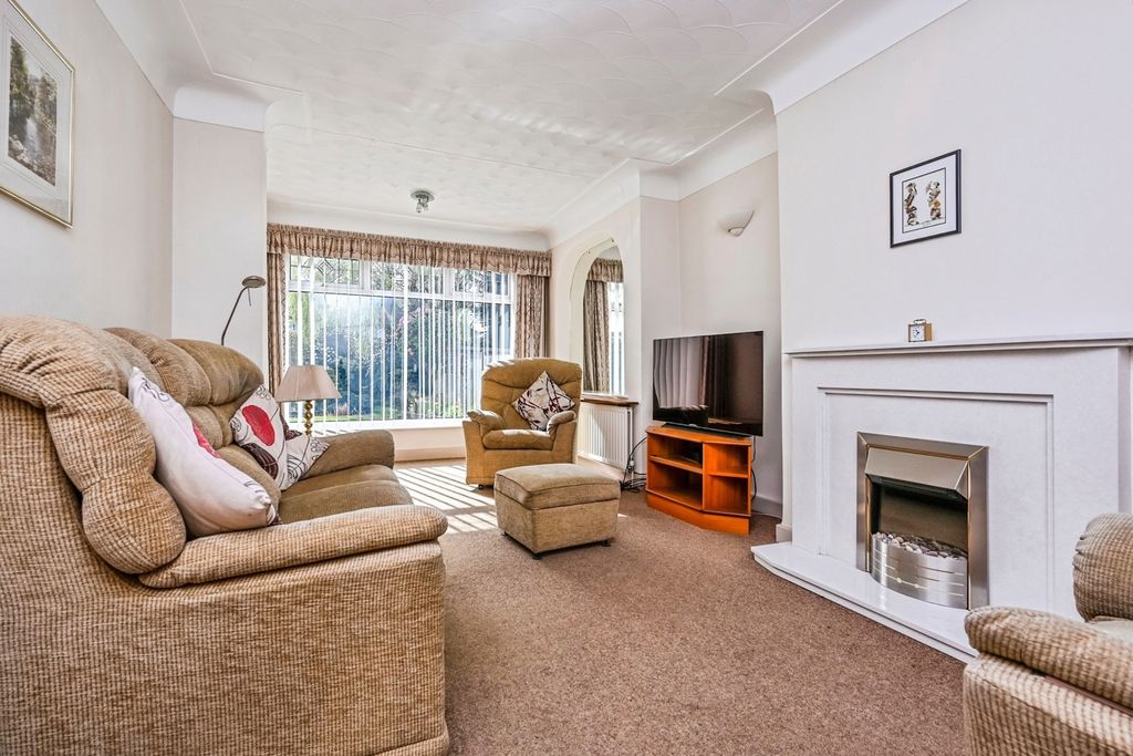 Property photo 2 of 17 Photo