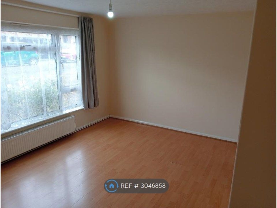 Property photo 3 of 13 Lounge