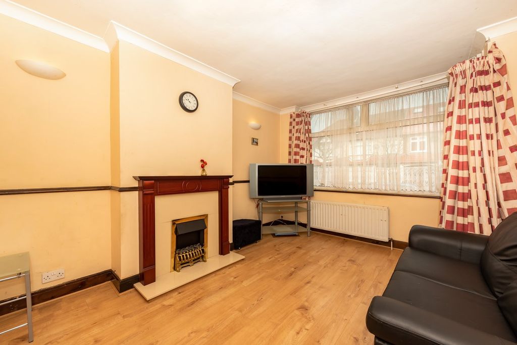 Property photo 3 of 13