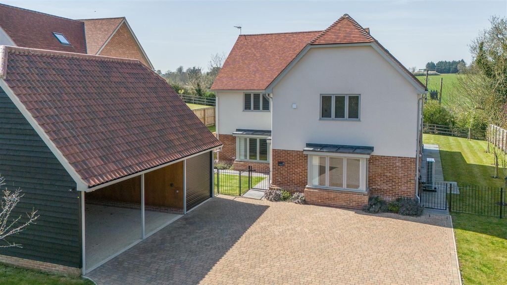 Property photo 1 of 13 Entrance &amp; Driveway