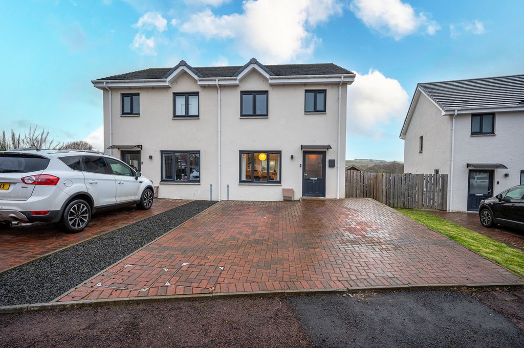 Property photo 1 of 32