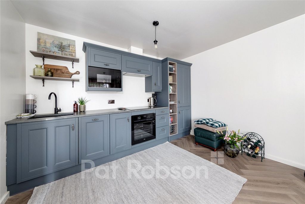 Property photo 2 of 16 Picture 2