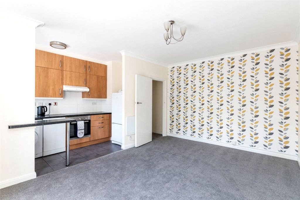 Property photo 2 of 8 Reception/Kitchen