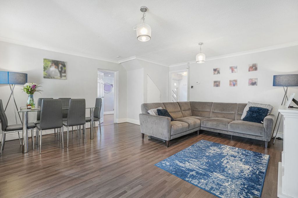 Property photo 2 of 22