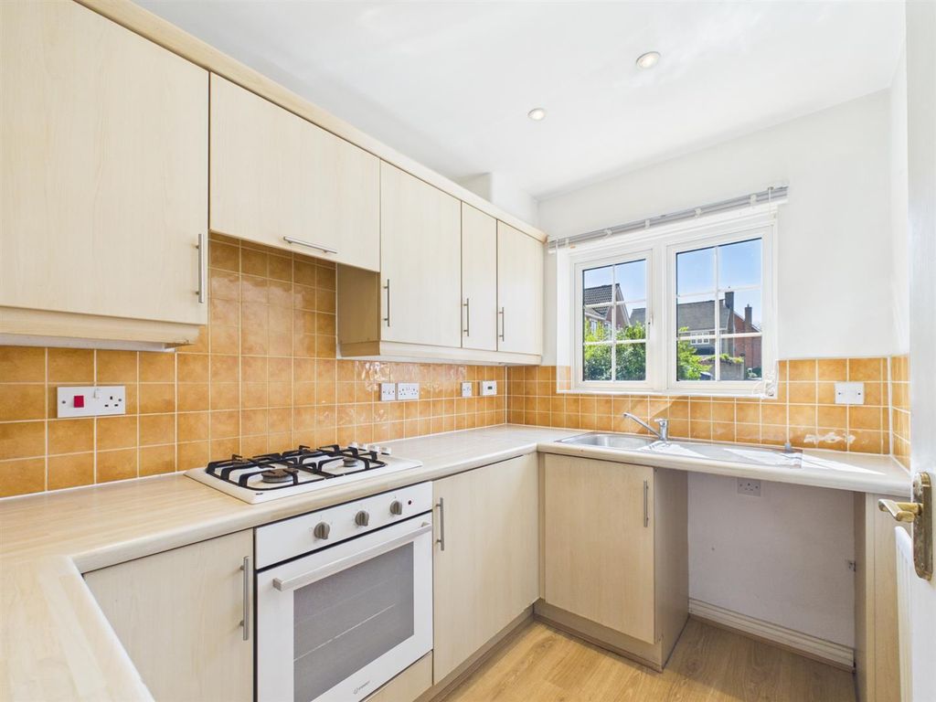 Property photo 2 of 8 Kitchen
