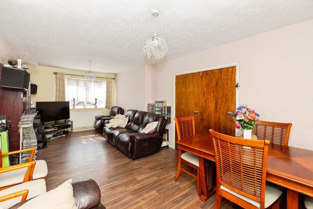 Property photo 2 of 17 Photo