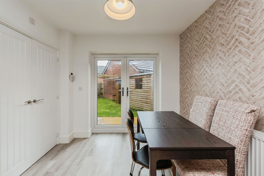 Property photo 3 of 20 Kitchen Diner: